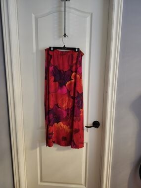 Women’s Floral Midi Skirt in Red and Pink